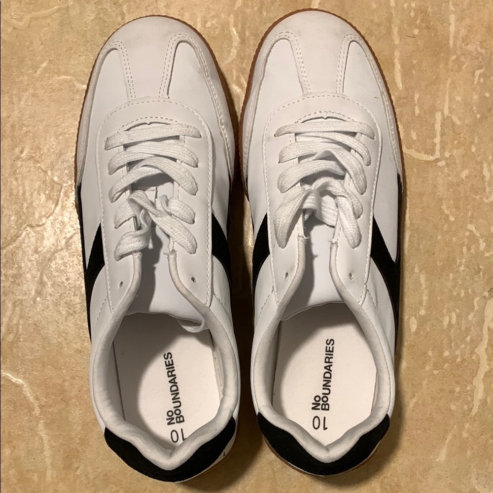 No Boundaries White and Black Sneakers with Minimalist Design